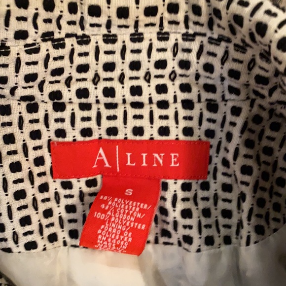 White and black A-Line Coat Size Small - Picture 2 of 7